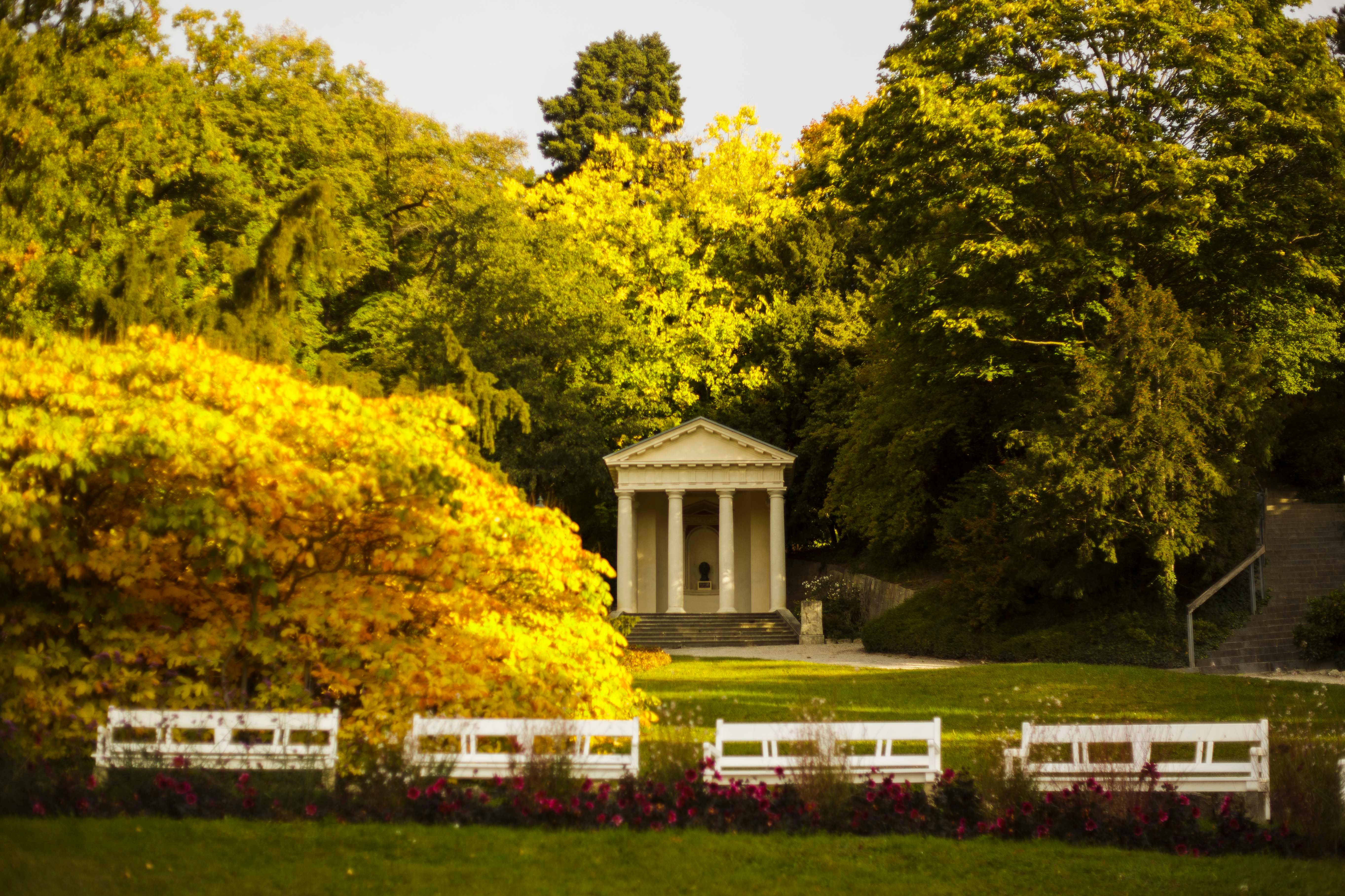 Mozart Tempel im Herbst - Kurpark Baden