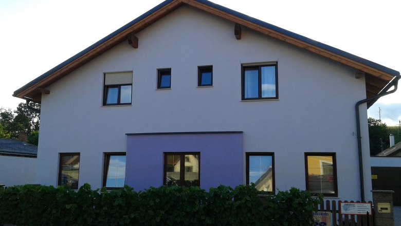 TDR-Pension Steindl Aussenansicht, © Familie Steindl Außenansicht des modernen Hotelgebäude.