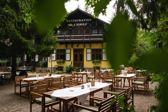 Grüner Gastgarten beim Waldhof, © Unleashed.at