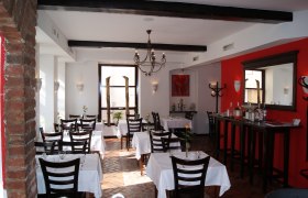 Das Pino bietet mediterranes Ambiente gepaart mit fantastischer apulischer Küche und hervorragendem, zuvorkommendem Service., © PINO