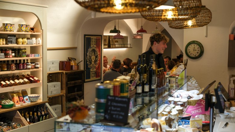 Feinste französische Spezialitäten im historischen Gewölbe – von Rohmilchkäse bis Tarte. Jeden Samstag Verkostung & Spezial-Events!, © La Marchande @Lily