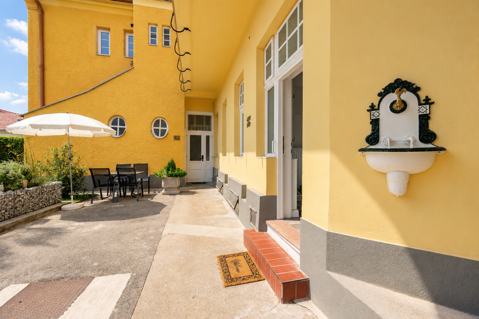 Albizia_Courtyard_Entrance_Optimized