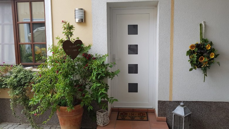 Ferienwohnung Eingang, &copy; Biohof Resch