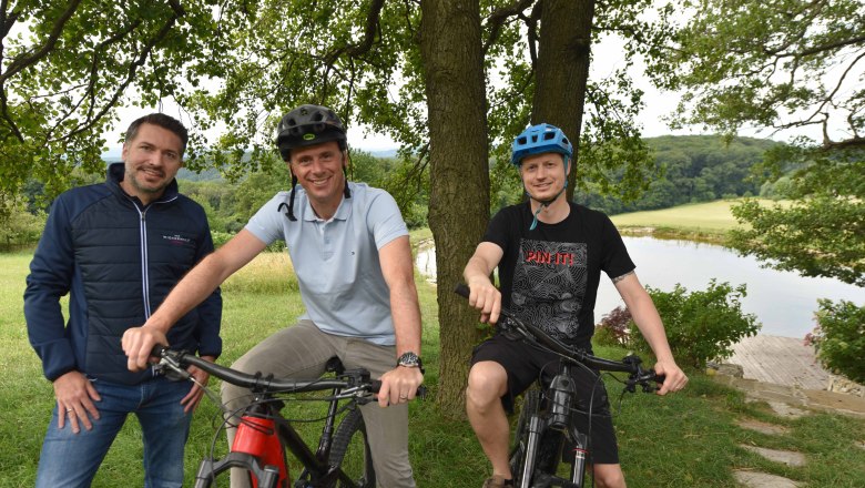 Freuen sich über das Angebot der &quot;Geführten E-MTB Genusstouren Wienerwald&quot;, © Wienerwald Tourismus/Sonja Pohl