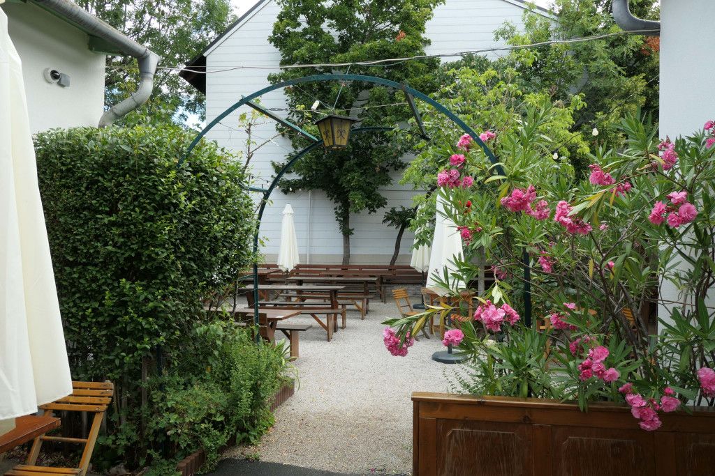 Heurigen Kernbichler Gastgarten